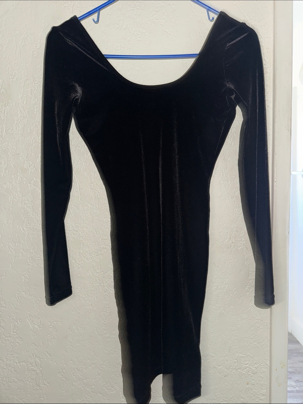 Black Long-Sleeve Velvet Bodycon Dress